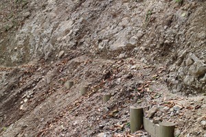 土砂が堆積した狭小区間
